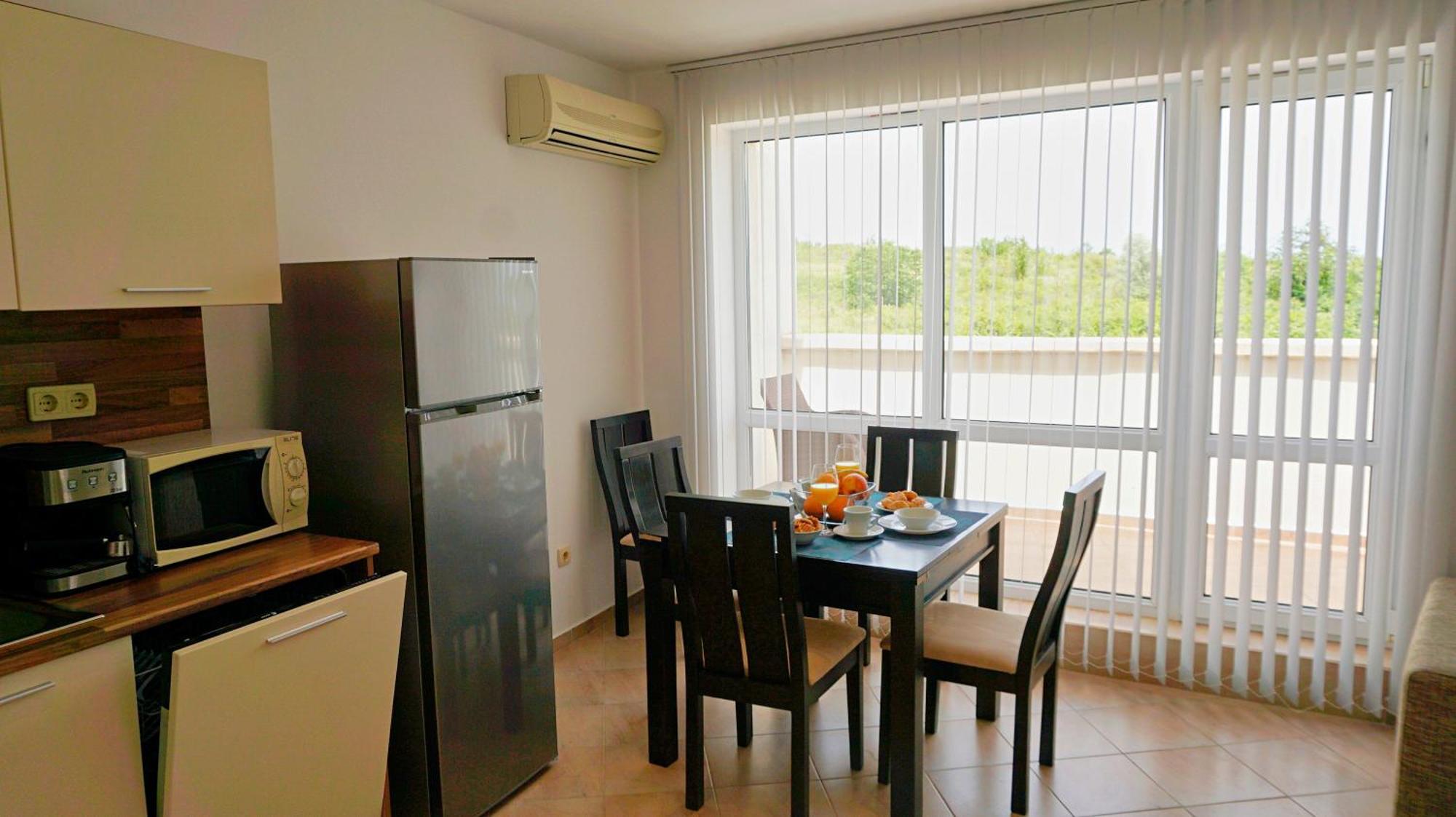 Апартаменти Сънбрийз - Sunbreeze Apartments Byala  Esterno foto
